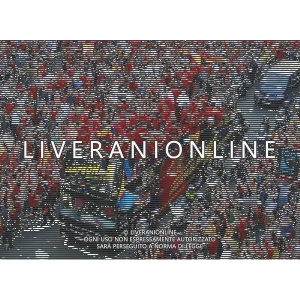 MADRID, Spain (12/07/2010).- Spain\'s National team celebrates victory ay South Africa world Cup with supporters all over Madrid. Photo: Adrian / ALFAQUI - Ag. Aldo Liverani sas ITALY ONLY FESTEGGIAMENTI NELLE STRADE DI MADRID DELLA NAZIONALE SPAGNOLA DI CALCIO DOPO LA VITTORIA DELLA COPPA DEL MONDO IN SUD AFRICA 2010