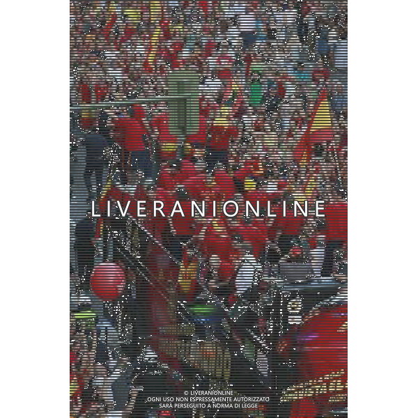 MADRID, Spain (12/07/2010).- Spain\'s National team celebrates victory ay South Africa world Cup with supporters all over Madrid. Photo: Adrian / ALFAQUI - Ag. Aldo Liverani sas ITALY ONLY FESTEGGIAMENTI NELLE STRADE DI MADRID DELLA NAZIONALE SPAGNOLA DI CALCIO DOPO LA VITTORIA DELLA COPPA DEL MONDO IN SUD AFRICA 2010