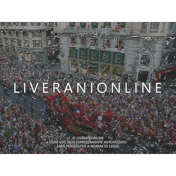 MADRID, Spain (12/07/2010).- Spain\'s National team celebrates victory ay South Africa world Cup with supporters all over Madrid. Photo: Adrian / ALFAQUI - Ag. Aldo Liverani sas ITALY ONLY FESTEGGIAMENTI NELLE STRADE DI MADRID DELLA NAZIONALE SPAGNOLA DI CALCIO DOPO LA VITTORIA DELLA COPPA DEL MONDO IN SUD AFRICA 2010