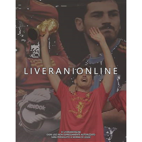 Spain\'s Iker Casillas during the celebration of the victory in the FIFA World Cup.July, 7, 2010. Photo: Acero / Alter / ALFAQUI - Ag. Aldo Liverani sas ITALY ONLY FESTEGGIAMENTI A MADRID DELLA NAZIONALE SPAGNOLA DI CALCIO DOPO LA VITTORIA DELLA COPPA DEL MONDO IN SUD AFRICA 2010