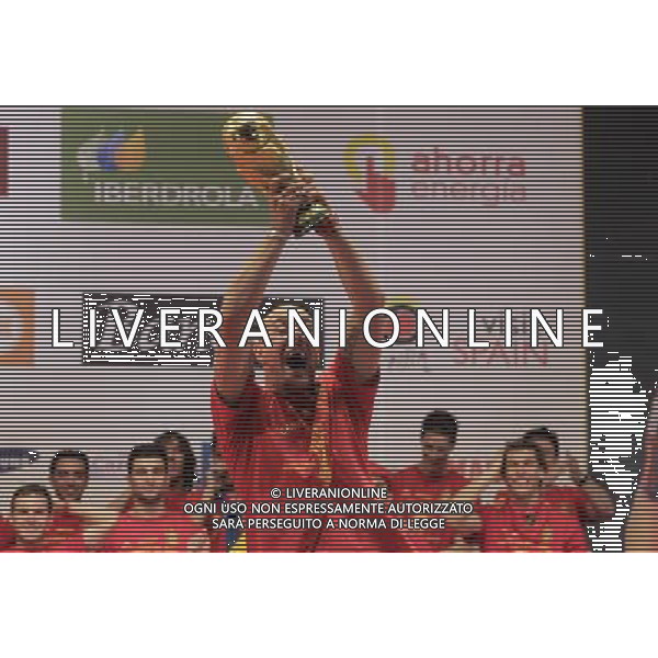Spain\'s Pepe Reina during the celebration of the victory in the FIFA World Cup.July, 7, 2010. Photo: Acero / Alter / ALFAQUI - Ag. Aldo Liverani sas ITALY ONLY FESTEGGIAMENTI A MADRID DELLA NAZIONALE SPAGNOLA DI CALCIO DOPO LA VITTORIA DELLA COPPA DEL MONDO IN SUD AFRICA 2010