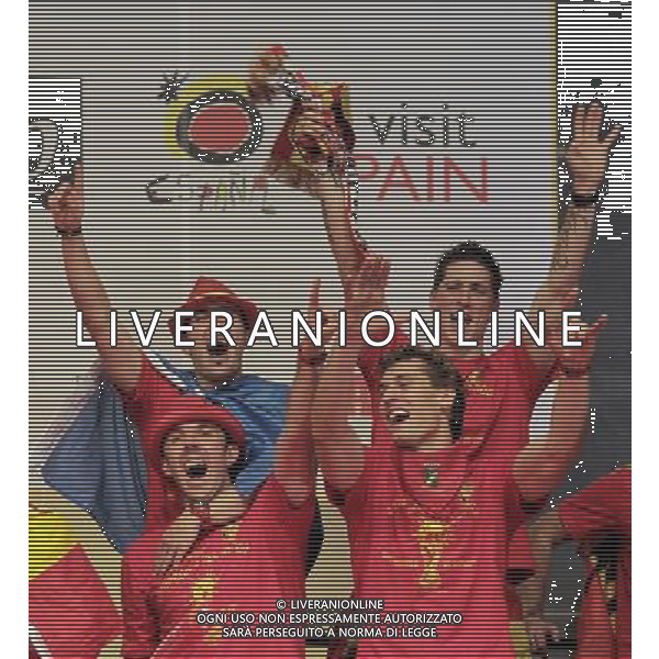 Spain\'s Victor Valdes, Carlos Marchena, David Villa and Fernando Torres during the celebration of the victory in the FIFA World Cup.July, 7, 2010. Photo: Acero / Alter / ALFAQUI - Ag. Aldo Liverani sas ITALY ONLY FESTEGGIAMENTI A MADRID DELLA NAZIONALE SPAGNOLA DI CALCIO DOPO LA VITTORIA DELLA COPPA DEL MONDO IN SUD AFRICA 2010