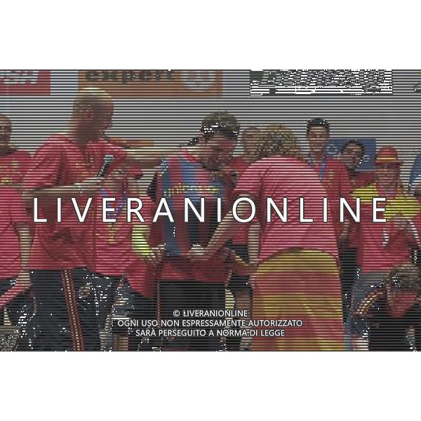 Spain\'s Pepe Reina, Cesc Fabregas and Carles Puyol during the celebration of the victory in the FIFA World Cup.July, 7, 2010. Photo: Acero / Alter / ALFAQUI - Ag. Aldo Liverani sas ITALY ONLY FESTEGGIAMENTI A MADRID DELLA NAZIONALE SPAGNOLA DI CALCIO DOPO LA VITTORIA DELLA COPPA DEL MONDO IN SUD AFRICA 2010