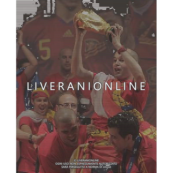 Spain\'s Victor Valdes, Sergio Busquets and Andres Iniesta during the celebration of the victory in the FIFA World Cup.July, 7, 2010. Photo: Acero / Alter / ALFAQUI - Ag. Aldo Liverani sas ITALY ONLY FESTEGGIAMENTI A MADRID DELLA NAZIONALE SPAGNOLA DI CALCIO DOPO LA VITTORIA DELLA COPPA DEL MONDO IN SUD AFRICA 2010