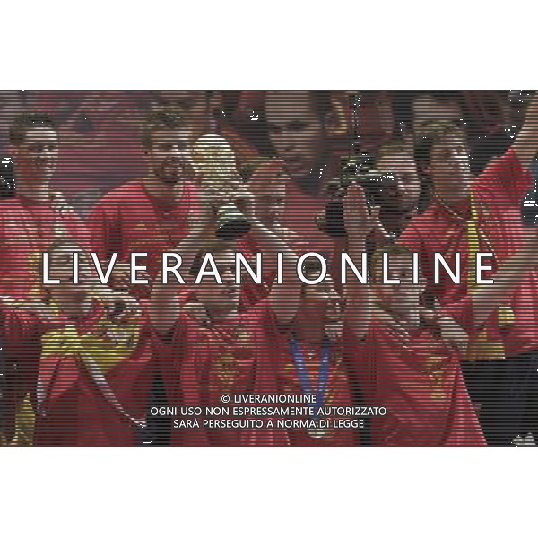 Spain\'s players during the celebration of the victory in the FIFA World Cup.July, 7, 2010. Photo: Acero / Alter / ALFAQUI - Ag. Aldo Liverani sas ITALY ONLY FESTEGGIAMENTI A MADRID DELLA NAZIONALE SPAGNOLA DI CALCIO DOPO LA VITTORIA DELLA COPPA DEL MONDO IN SUD AFRICA 2010