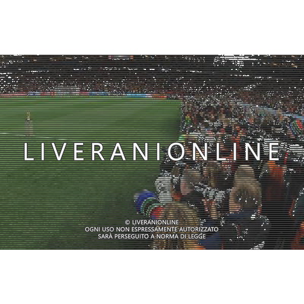 Fifa World Cup Sud Africa 2010 Match #64 Finale Johannesburg (Soccer City Stadium) - 11.07.2010 Olanda-Spagna Nella Foto:Fotografi davanti alla Coppa del Mondo /Ph.Vitez-Ag. Aldo Liverani