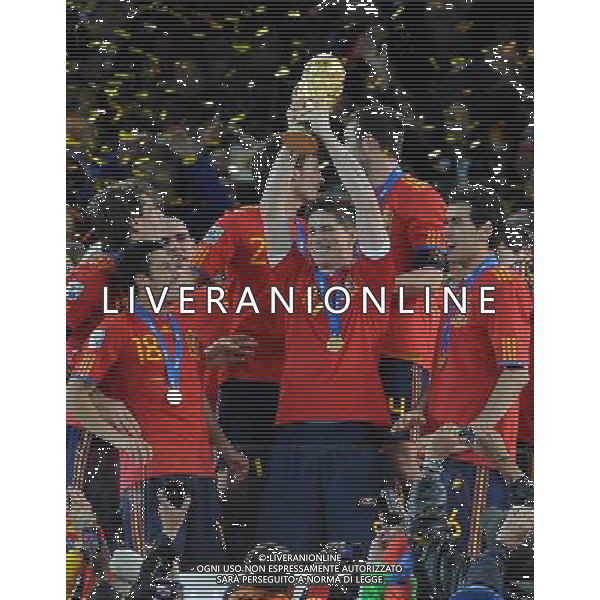 Fifa World Cup Sud Africa 2010 Match #64 Finale Johannesburg (Soccer City Stadium) - 11.07.2010 Olanda-Spagna Nella Foto:Fernando TORRES alza la coppa del mondo /Ph.Vitez-Ag. Aldo Liverani