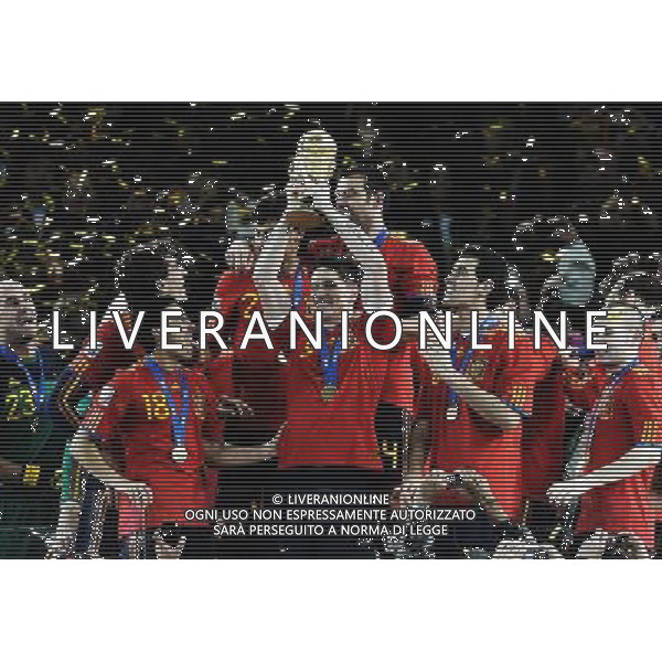 Fifa World Cup Sud Africa 2010 Match #64 Finale Johannesburg (Soccer City Stadium) - 11.07.2010 Olanda-Spagna Nella Foto:Fernando TORRES alza la coppa del mondo /Ph.Vitez-Ag. Aldo Liverani