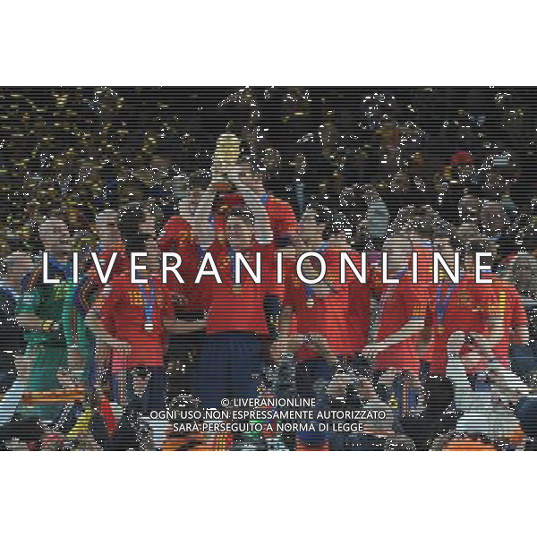 Fifa World Cup Sud Africa 2010 Match #64 Finale Johannesburg (Soccer City Stadium) - 11.07.2010 Olanda-Spagna Nella Foto:Fernando TORRES alza la coppa del mondo /Ph.Vitez-Ag. Aldo Liverani