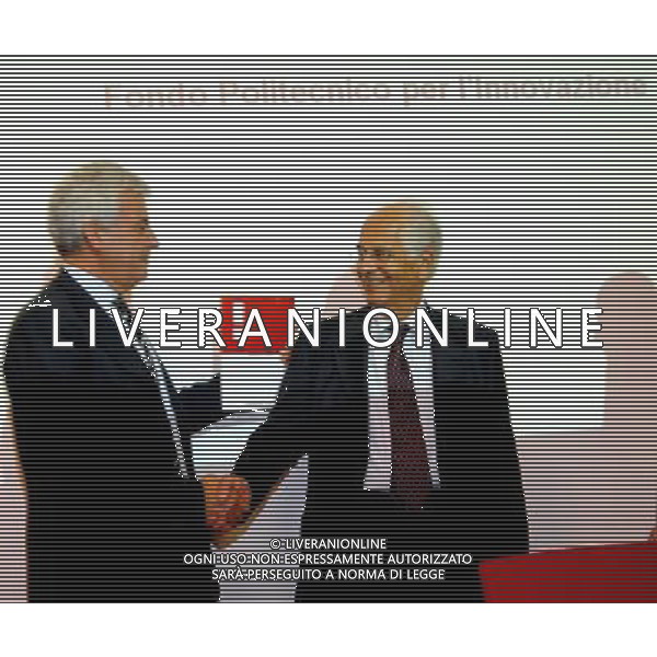 MILANO 14/7/2010 UNICREDIT GROUP VIA TOMMASO GROSSI, 10 PRESENTAZIONE DI UN INIZIATIVA CONGIUNTA TRA: UNICREDIT GROUP ED IL POLITECNICO DI MILANO, A SUPPORTO DELLA RICERCA E DELL\' INNOVAZIONE. NELA FOTO ALESSANDRO PROFUMO E GIULIO BALLIO FOTO ROMANO/AG ALDO LIVERANI