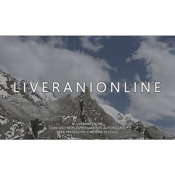 (100716) -- SUNAN, July 16, 2010 () -- Photo taken on July 15, 2010 shows one of the peaks of the glacier in Qilian Mountains in Sunan, northwest China\'s Gansu Province, July 15, 2010. Due to climate change, the largest valley glacier in Qilian Mountains has melted more than 300 meters in recent 50 years. (/Lian Zhenxiang) (xzj) ©Photoshot/Agenzia Aldo Liverani Sas - ITALY ONLY - Paesaggio: Panorama del ghiacciaio sui Monti Qilian in Sunan, nord-ovest della Cina provincia di Gansu. A causa dei cambiamenti climatici, piu\' di 300 metri di ghiaccio si e\' sciolto negli ultimi 50 anni.