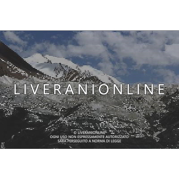 (100716) -- SUNAN, July 16, 2010 () -- Photo taken on July 15, 2010 shows the outlook of the glacier in Qilian Mountains in Sunan, northwest China\'s Gansu Province. Due to climate change, the largest valley glacier in Qilian Mountains has melted more than 300 meters in recent 50 years. (/Lian Zhenxiang) (xzj) ©Photoshot/Agenzia Aldo Liverani Sas - ITALY ONLY - Paesaggio: Panorama del ghiacciaio sui Monti Qilian in Sunan, nord-ovest della Cina provincia di Gansu. A causa dei cambiamenti climatici, piu\' di 300 metri di ghiaccio si e\' sciolto negli ultimi 50 anni.