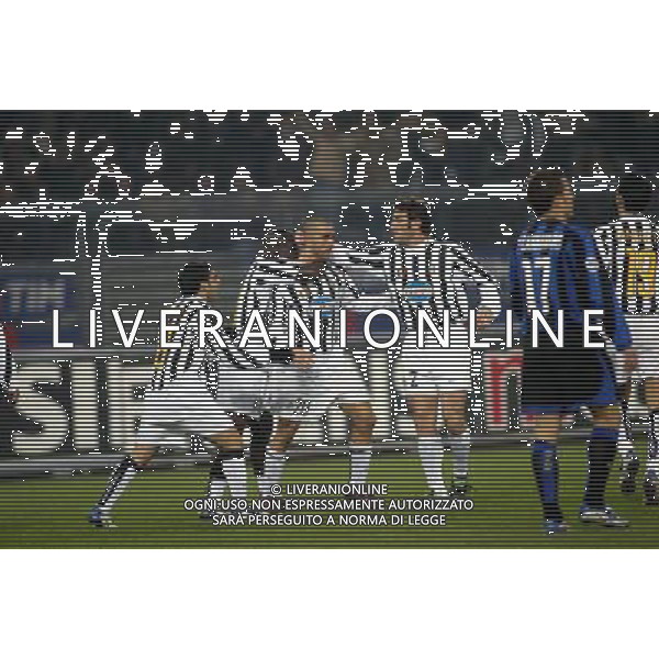 Juventus-Inter semifinali andata di Coppa Italia Tim Cup 04/02/2004 nella foto abbracci esultanza dopo il gol di di vaio* Agenzia Aldo liverani
