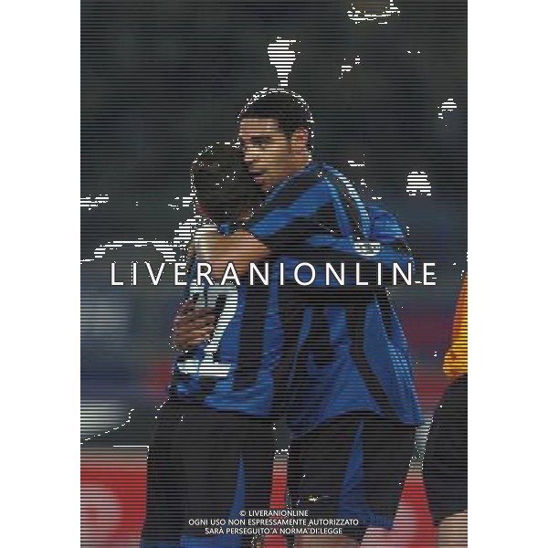 Juventus-Inter semifinali andata di Coppa Italia Tim Cup 04/02/2004 nella foto abbracci esultanza dopo il secondo gol di adriano* Agenzia Aldo liverani