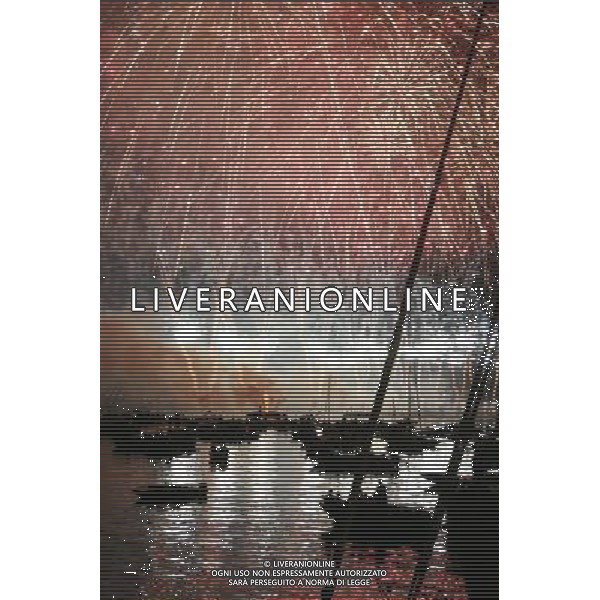 (100719) -- VENICE, July 19, 2010 () -- Fireworks explode in the air to celebrate the Redentore Festival in Venice, Italy, July 17, 2010. Venetians and visitors celebrated on Saturday one of the biggest festivals of the year the Redentore Festival, to remind the end of a disastrous plague in Venice history plague in 1577. This tradition festival is famous for its fabulous fireworks and during the festival a special floating pontoon is built to connect the San Marco Square and the Church of the Redentore on the Giudecca Island. According to local traditions the festival is celebrated in the third weekend of every July. (/Huang Xiaozhe) (axy) ©Photoshot/Agenzia Aldo Liverani Sas - ITALY ONLY - Fuochi d\'artificio per festeggiare la festa del Redentore a Venezia, Italia, 17 luglio 2010.