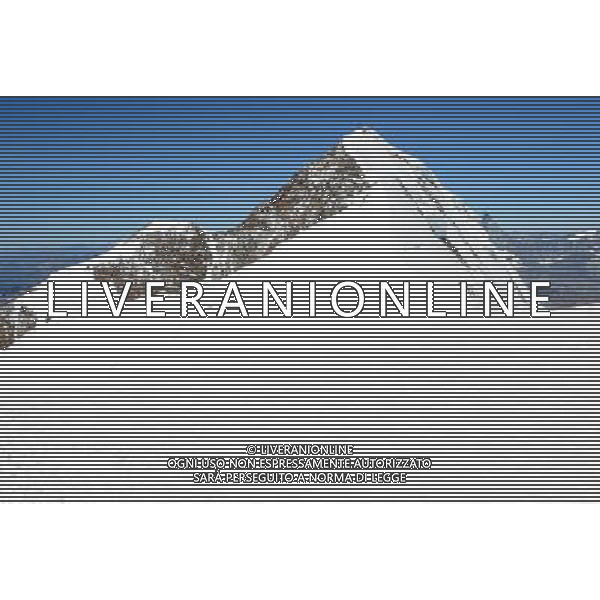 Alta montagna in Val d\'Aosta nella foto: il profilo della cresta che conduce alla cima del Lyskamm (4.479 mt), sulla SX il Naso del Lyskamm, nel gruppo del Monte Rosa foto Garavaglia - ag. Aldo Liverani sas