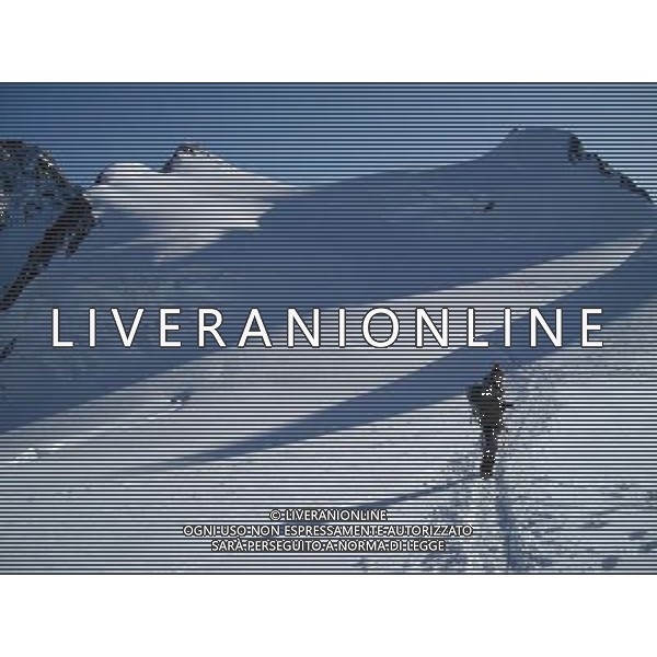 Alta montagna in Val d\'Aosta nella foto: la via che dal Colle del Lys (4.151 mt) porta al rifugio Regina Margherita sulla Punta Gnifetti (4.554 mt), sulla DX, nel gruppo del Monte Rosa foto Garavaglia - ag. Aldo Liverani sas