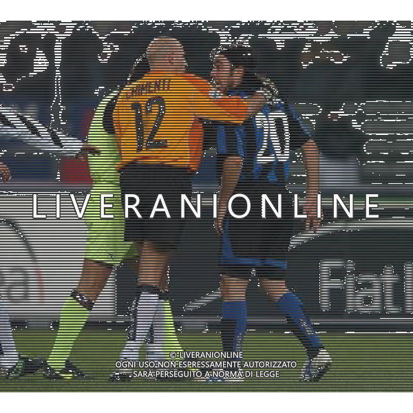 TORINO 04/02/04 SEMIFINALE TIM CUP 2003/04 JUVENTUS - INTER nella foto chimenti antonio con recoba alvaro ph gigi arcaini/ag.aldo liverani