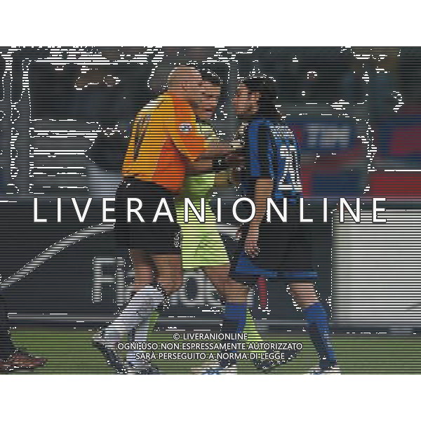TORINO 04/02/04 SEMIFINALE TIM CUP 2003/04 JUVENTUS - INTER nella foto chimenti antonio con recoba alvaro ph gigi arcaini/ag.aldo liverani