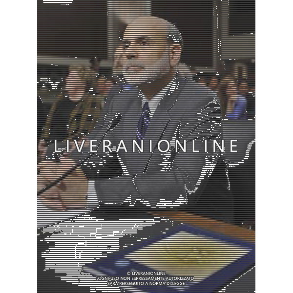 (100721) -- WASHINGTON, July 21, 2010 () -- U.S. Federal Reserve Chairman Ben Bernanke testifies before the Senate Banking, Housing and Urban Affairs Committee during a hearing on the Federal Reserve\'s semiannual monetary policy report to the Congress on Capitol Hill in Washington D.C., capital of the United States, July 21, 2010. (/Zhang Jun) (zw) ©Photoshot/Agenzia Aldo Liverani Sas - ITALY ONLY - Il Presidente della Federal Reserve Ben Bernanke davanti al Congresso a Capitol Hill, durante la relazione semestrale della politica monetaria della Federal Reserve - Washington DC, capitale degli Stati Uniti, 21 luglio 2010