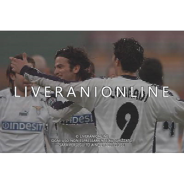 MILANO 5/2/2004 COPPA ITALIA TIM MILAN-LAZIO NELLA FOTO COUTO ABBRACCIATO DA CORRADI DOPO IL 2-0 FOTO LIVERNI/AG ALDO LIVERANI