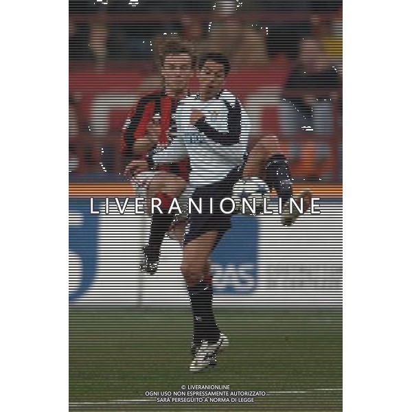 MILANO 5/2/2004 COPPA ITALIA TIM MILAN-LAZIO NELLA FOTO CONTRASTO A CENTROCAMPO FOTO LIVERNI/AG ALDO LIVERANI
