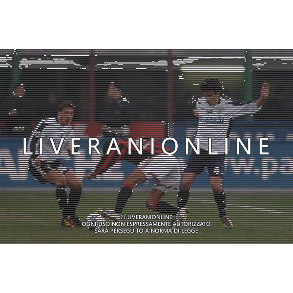 MILANO 5/2/2004 COPPA ITALIA TIM MILAN-LAZIO NELLA FOTO CONTASTO A CENTROCAMPO FOTO LIVERNI/AG ALDO LIVERANI