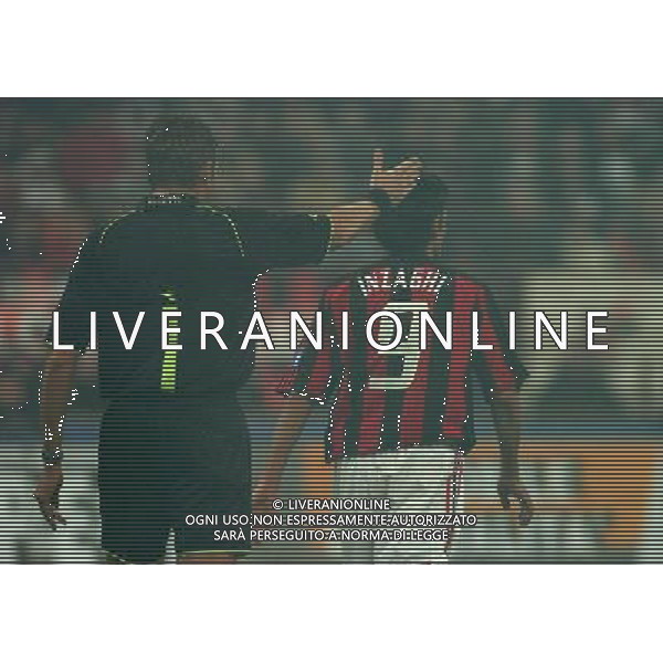 MILANO 05/02/04 SEMIFINALE DI COPPA TIM 2003/04 MILAN-LAZIO nella foto arbitro rosetti roberto con inzaghi filippo ph gigi arcaini/ag.aldo liverani