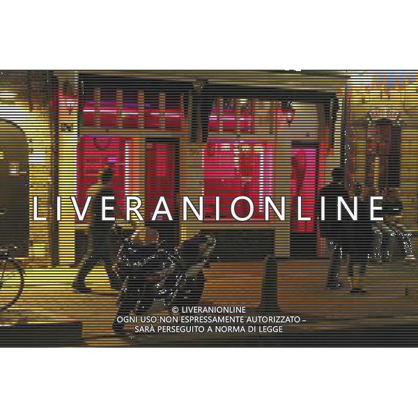 Red lights in window of house in the red light district of Amsterdam, Holland ©PHOTOSHOT/Agenzia Aldo Liverani Sas - ITALY ONLY - VEDUTE DELLA CITTA\' DI AMSTERDAM IN OLANDA PAESI BASSI