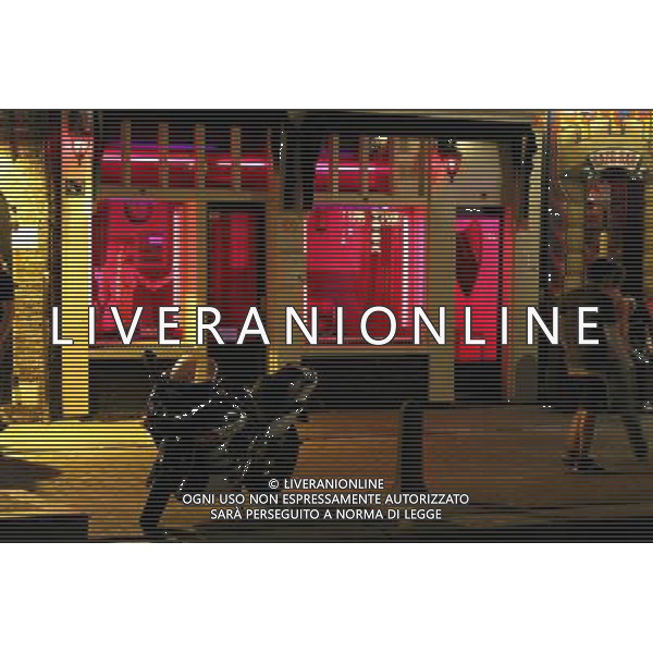 Red lights in window of house in the red light district of Amsterdam, Holland ©PHOTOSHOT/Agenzia Aldo Liverani Sas - ITALY ONLY - VEDUTE DELLA CITTA\' DI AMSTERDAM IN OLANDA PAESI BASSI