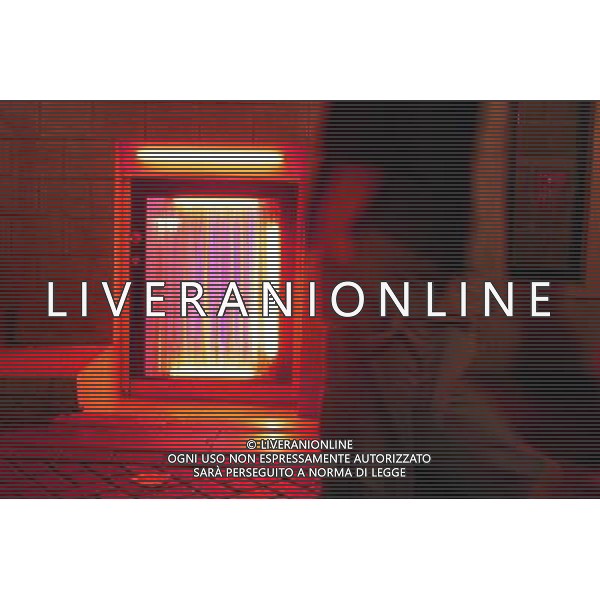 Red lights in window of house in the red light district of Amsterdam, Holland ©PHOTOSHOT/Agenzia Aldo Liverani Sas - ITALY ONLY - VEDUTE DELLA CITTA\' DI AMSTERDAM IN OLANDA PAESI BASSI