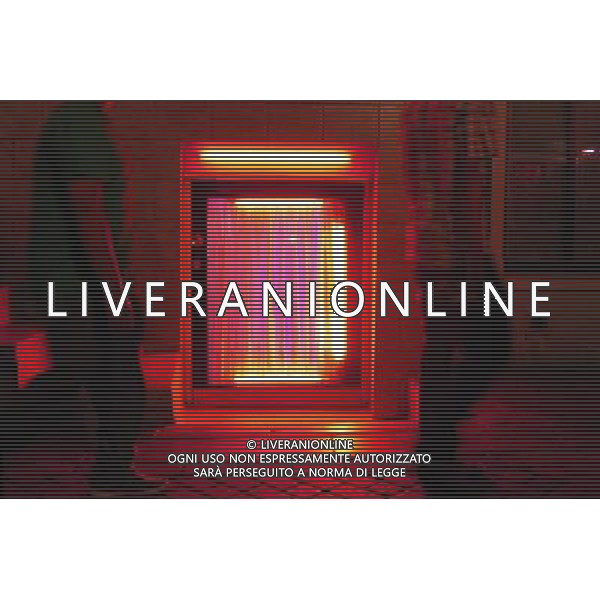 Red lights in window of house in the red light district of Amsterdam, Holland ©PHOTOSHOT/Agenzia Aldo Liverani Sas - ITALY ONLY - VEDUTE DELLA CITTA\' DI AMSTERDAM IN OLANDA PAESI BASSI