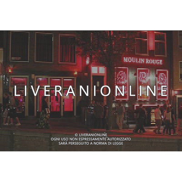 Red lights in window of house and Moulin Rouge live sex show in the red light district of Amsterdam, Holland ©PHOTOSHOT/Agenzia Aldo Liverani Sas - ITALY ONLY - VEDUTE DELLA CITTA\' DI AMSTERDAM IN OLANDA PAESI BASSI