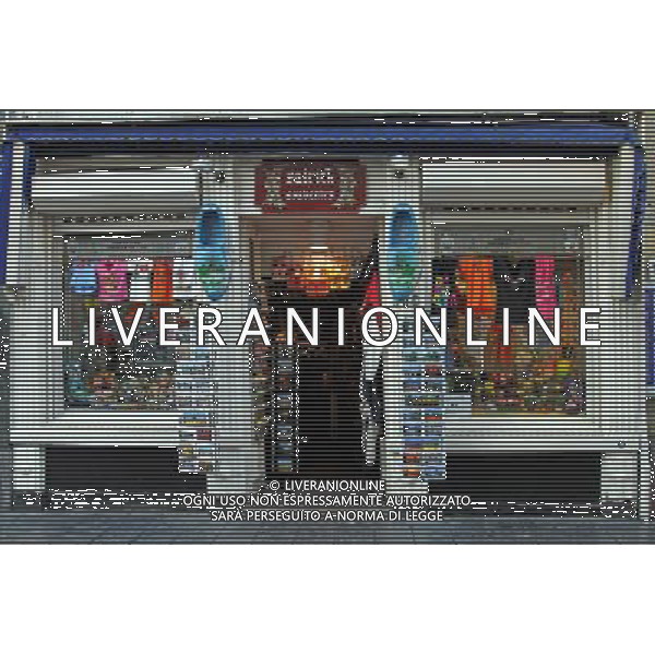 Patrick souvenir shop for tourists in Amsterdam, Holland ©PHOTOSHOT/Agenzia Aldo Liverani Sas - ITALY ONLY - VEDUTE DELLA CITTA\' DI AMSTERDAM IN OLANDA PAESI BASSI