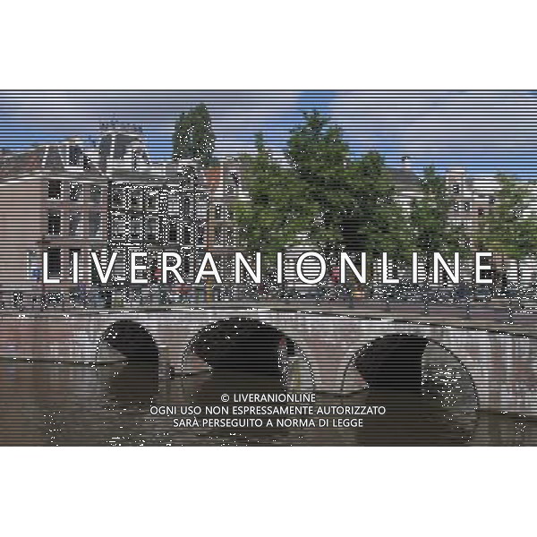 Bridge on the canal at Leidse Gracht in Amsterdam, Holland ©PHOTOSHOT/Agenzia Aldo Liverani Sas - ITALY ONLY - VEDUTE DELLA CITTA\' DI AMSTERDAM IN OLANDA PAESI BASSI