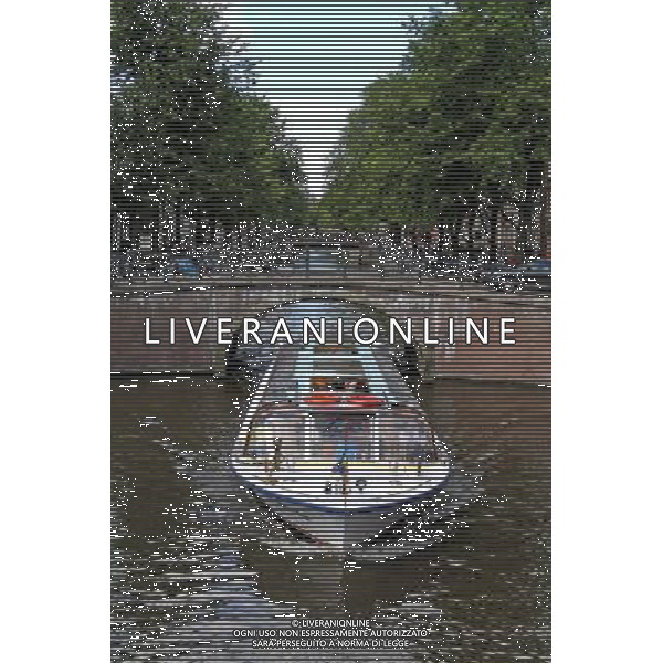 Bridge and tourist boat on the canal at Leidse Gracht in Amsterdam, Holland ©PHOTOSHOT/Agenzia Aldo Liverani Sas - ITALY ONLY - VEDUTE DELLA CITTA\' DI AMSTERDAM IN OLANDA PAESI BASSI