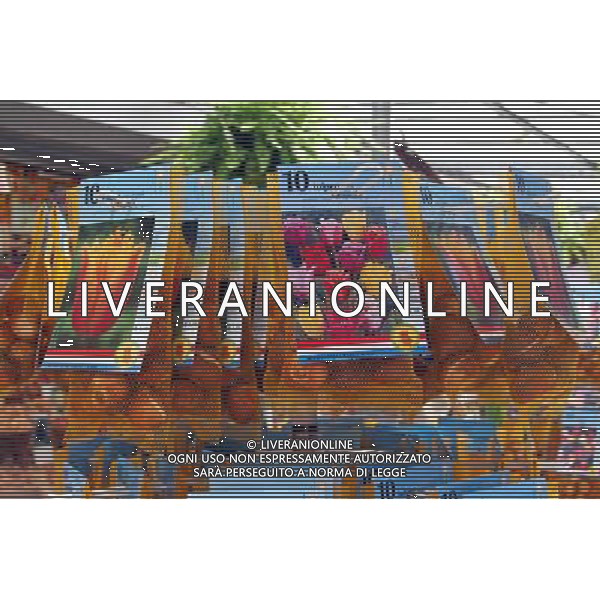 Tulip bulbs for sale in the Bloemenmarkt, flower market in Amsterdam, Holland ©PHOTOSHOT/Agenzia Aldo Liverani Sas - ITALY ONLY - VEDUTE DELLA CITTA\' DI AMSTERDAM IN OLANDA PAESI BASSI