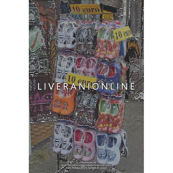 Fluffy clogs for sale in Amsterdam, Holland ©PHOTOSHOT/Agenzia Aldo Liverani Sas - ITALY ONLY - VEDUTE DELLA CITTA\' DI AMSTERDAM IN OLANDA PAESI BASSI