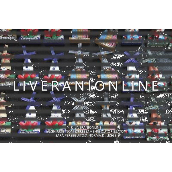 Windmill fridge magnets for sale in Amsterdam, Holland ©PHOTOSHOT/Agenzia Aldo Liverani Sas - ITALY ONLY - VEDUTE DELLA CITTA\' DI AMSTERDAM IN OLANDA PAESI BASSI