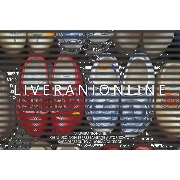 Pairs of Clogs for sale to tourists in Amsterdam, Holland ©PHOTOSHOT/Agenzia Aldo Liverani Sas - ITALY ONLY - VEDUTE DELLA CITTA\' DI AMSTERDAM IN OLANDA PAESI BASSI