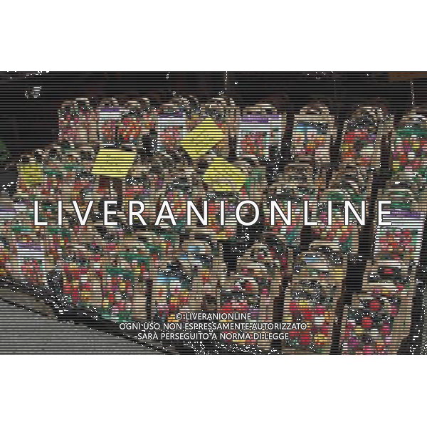 Tulip bulbs for sale in the Bloemenmarkt, flower market in Amsterdam, Holland ©PHOTOSHOT/Agenzia Aldo Liverani Sas - ITALY ONLY - VEDUTE DELLA CITTA\' DI AMSTERDAM IN OLANDA PAESI BASSI