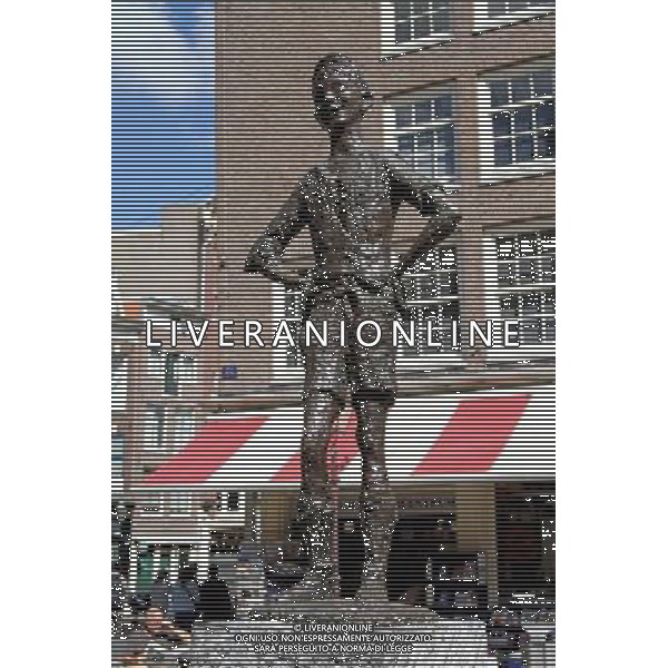Het Lieverdje (Little Darling) urchin statue in Spui square in Amsterdam, Holland ©PHOTOSHOT/Agenzia Aldo Liverani Sas - ITALY ONLY - VEDUTE DELLA CITTA\' DI AMSTERDAM IN OLANDA PAESI BASSI