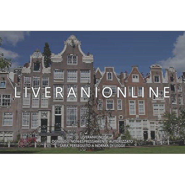 Traditional Dutch houses in Begijnhof in Amsterdam, Holland ©PHOTOSHOT/Agenzia Aldo Liverani Sas - ITALY ONLY - VEDUTE DELLA CITTA\' DI AMSTERDAM IN OLANDA PAESI BASSI