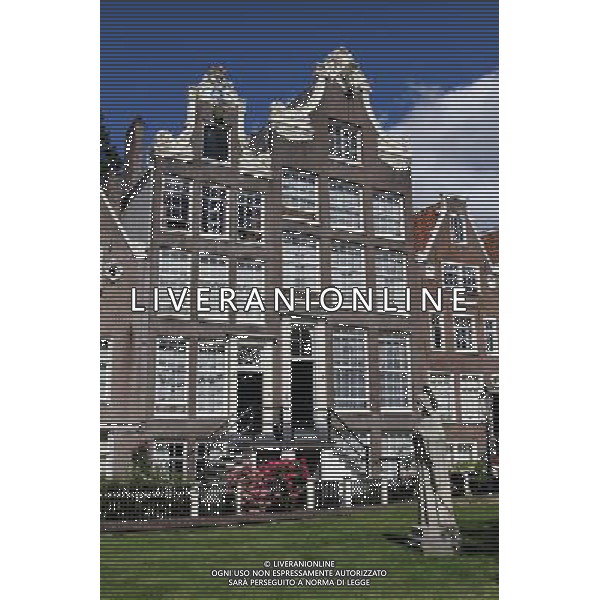 Traditional Dutch houses in Begijnhof in Amsterdam, Holland ©PHOTOSHOT/Agenzia Aldo Liverani Sas - ITALY ONLY - VEDUTE DELLA CITTA\' DI AMSTERDAM IN OLANDA PAESI BASSI