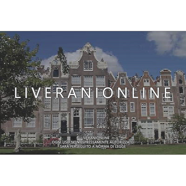 Traditional Dutch houses in Begijnhof in Amsterdam, Holland ©PHOTOSHOT/Agenzia Aldo Liverani Sas - ITALY ONLY - VEDUTE DELLA CITTA\' DI AMSTERDAM IN OLANDA PAESI BASSI