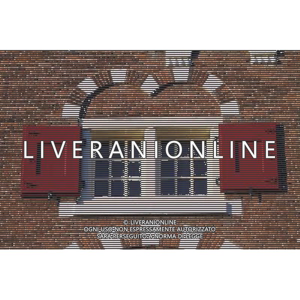 Window with shutters in Amsterdam, Holland ©PHOTOSHOT/Agenzia Aldo Liverani Sas - ITALY ONLY - VEDUTE DELLA CITTA\' DI AMSTERDAM IN OLANDA PAESI BASSI