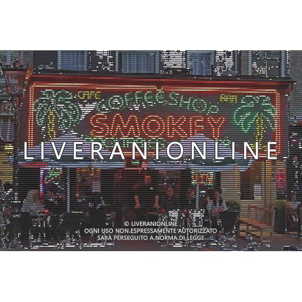 Smokey coffee shop in Amsterdam, Holland ©PHOTOSHOT/Agenzia Aldo Liverani Sas - ITALY ONLY - VEDUTE DELLA CITTA\' DI AMSTERDAM IN OLANDA PAESI BASSI