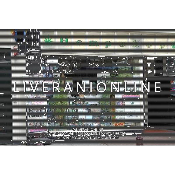 Hempshop drugs shop for hemp and weed in Amsterdam, Holland ©PHOTOSHOT/Agenzia Aldo Liverani Sas - ITALY ONLY - VEDUTE DELLA CITTA\' DI AMSTERDAM IN OLANDA PAESI BASSI