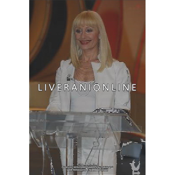 Roma 07/02/2004 - Nuovo programma diretto da Sergio Japino e condotto da Raffaella Carra\' \' Sogni \' in onda su Raiuno. agenzia aldo liverani
