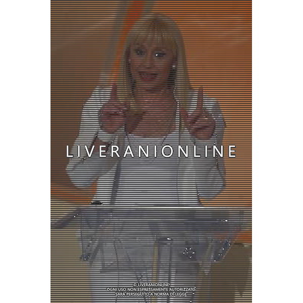 Roma 07/02/2004 - Nuovo programma diretto da Sergio Japino e condotto da Raffaella Carra\' \' Sogni \' in onda su Raiuno. agenzia aldo liverani